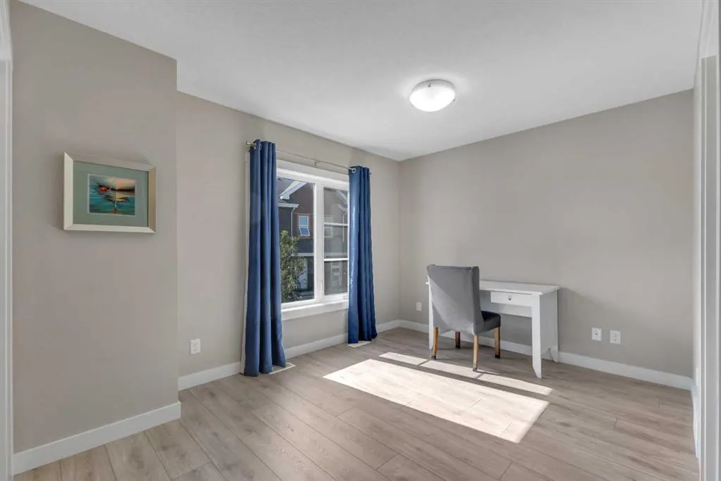 158 Livingston Common NE