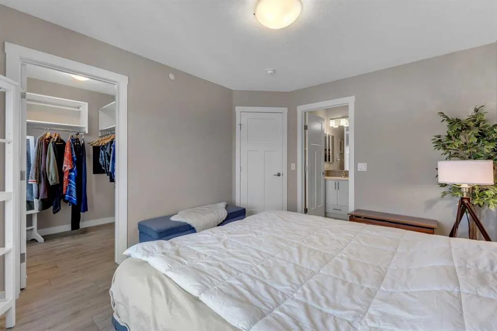 158 Livingston Common NE