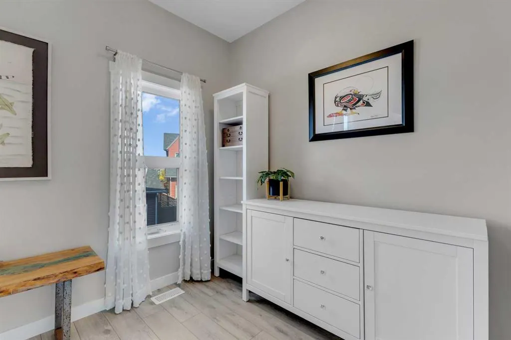 158 Livingston Common NE
