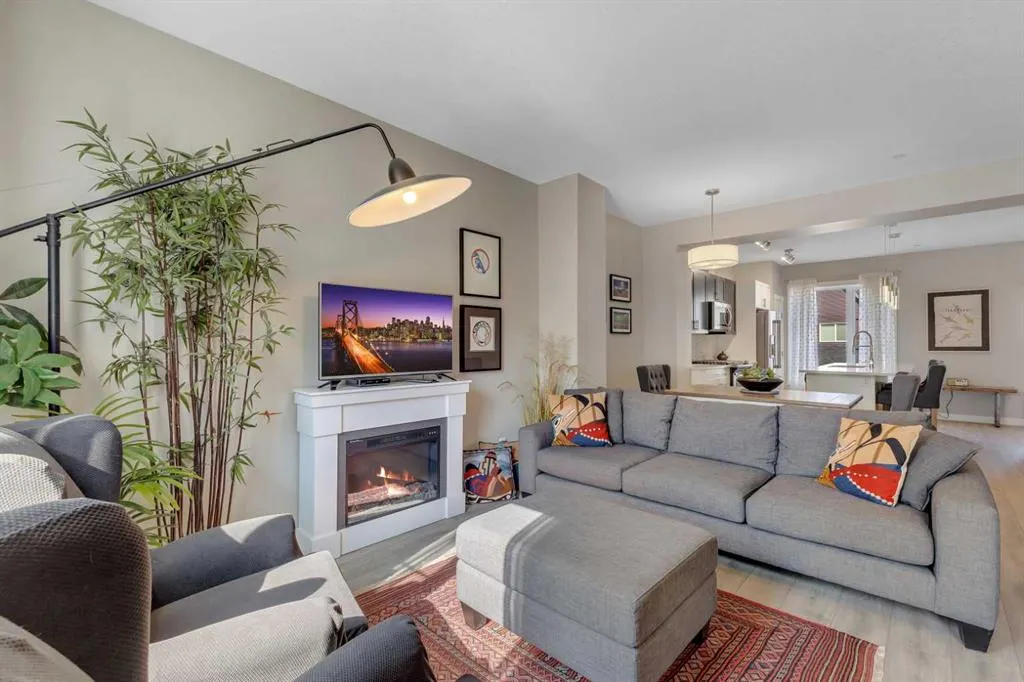 158 Livingston Common NE