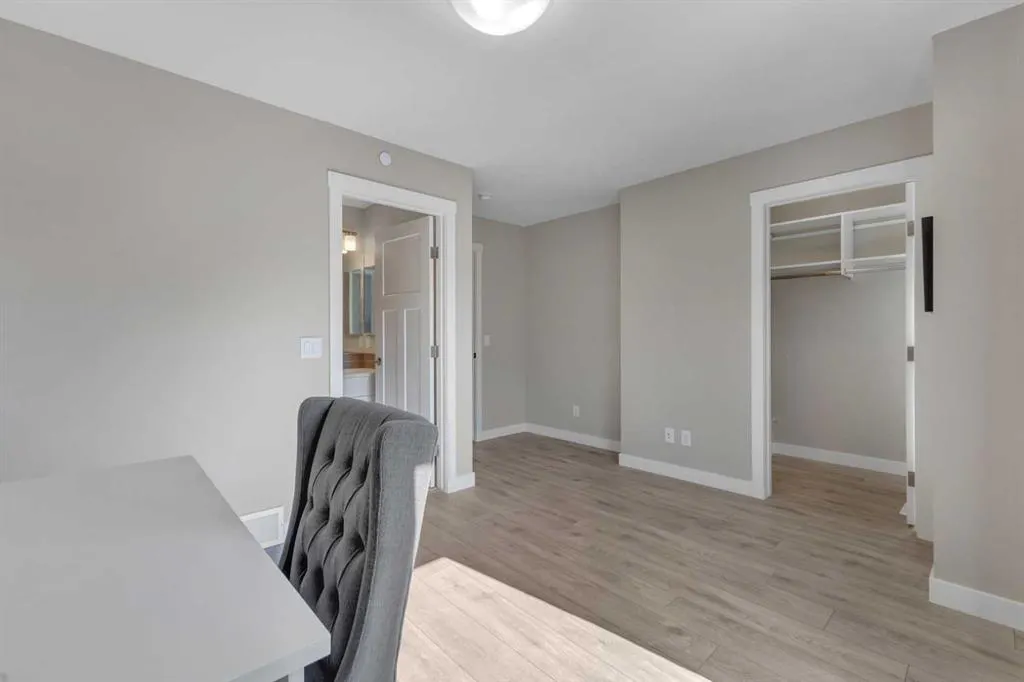 158 Livingston Common NE
