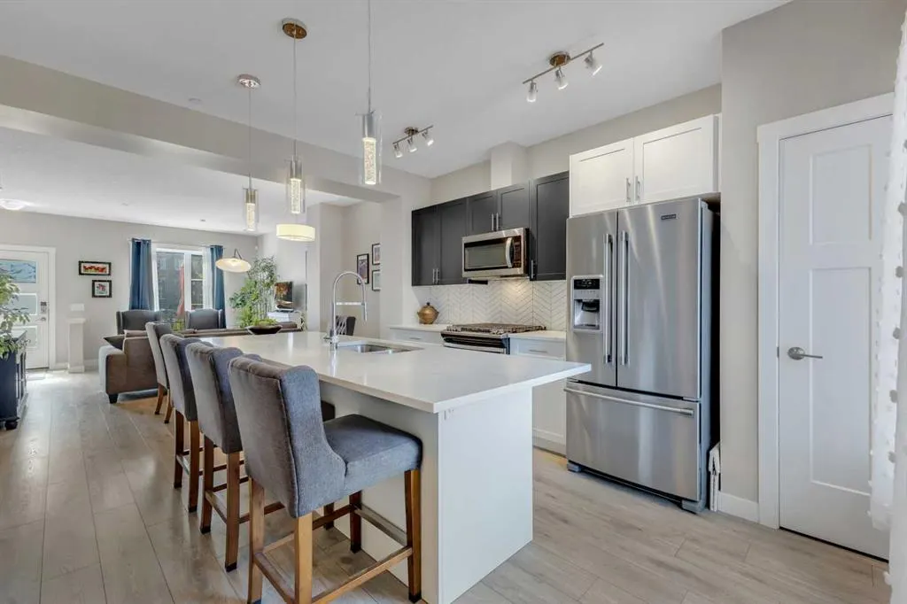 158 Livingston Common NE