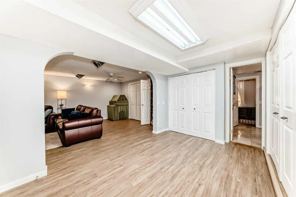 8 Abadan Crescent NE