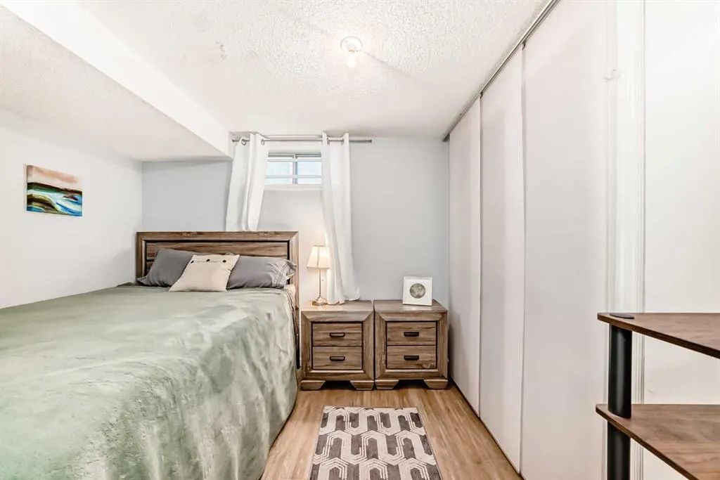 8 Abadan Crescent NE