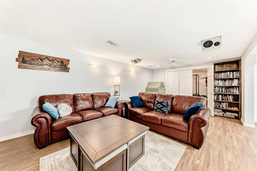 8 Abadan Crescent NE