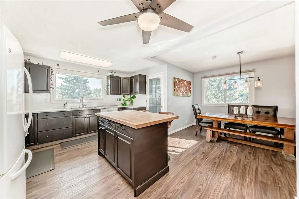 8 Abadan Crescent NE