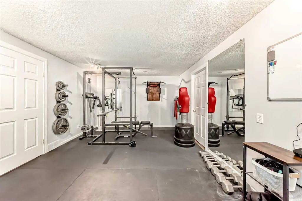 8 Abadan Crescent NE