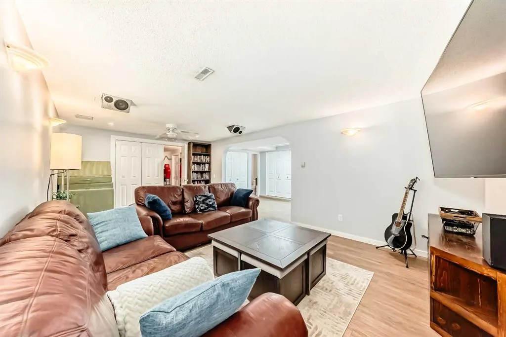 8 Abadan Crescent NE