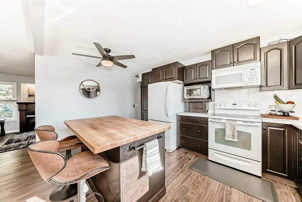 8 Abadan Crescent NE