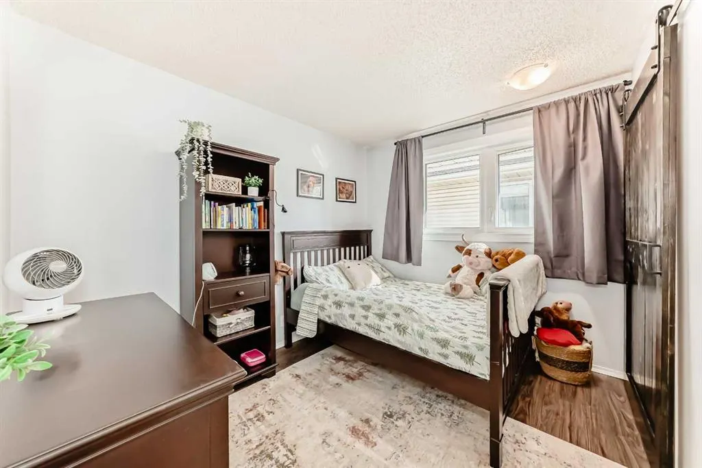 8 Abadan Crescent NE