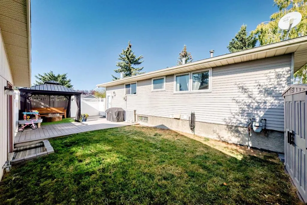 8 Abadan Crescent NE