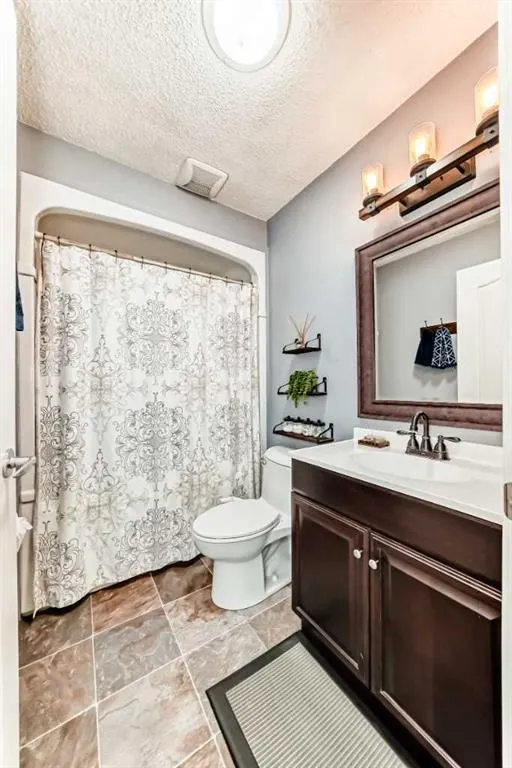 8 Abadan Crescent NE