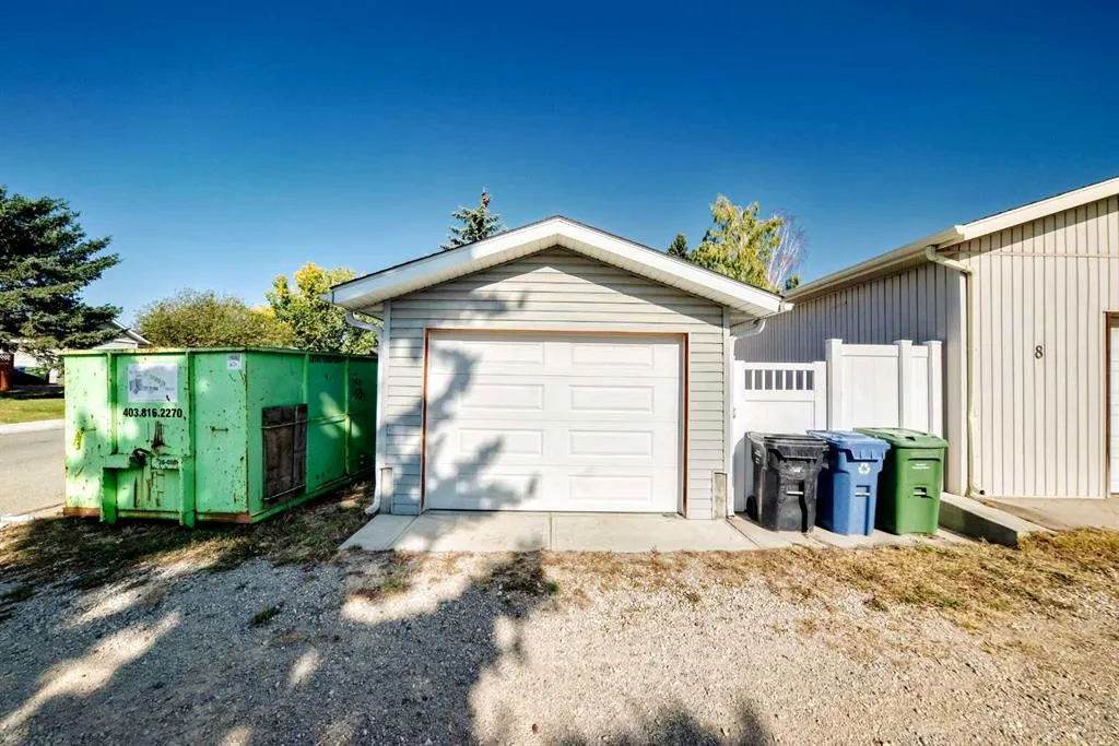8 Abadan Crescent NE