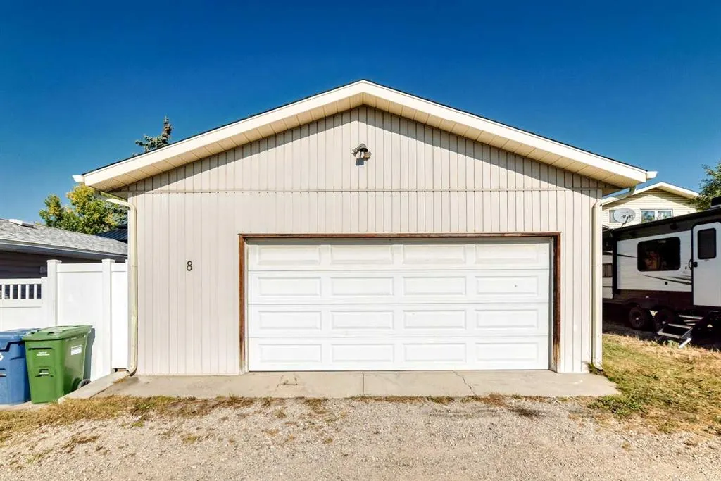 8 Abadan Crescent NE