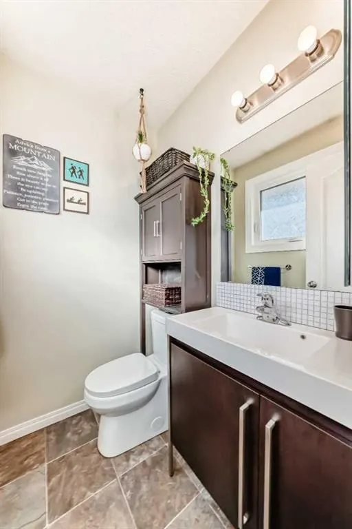 8 Abadan Crescent NE