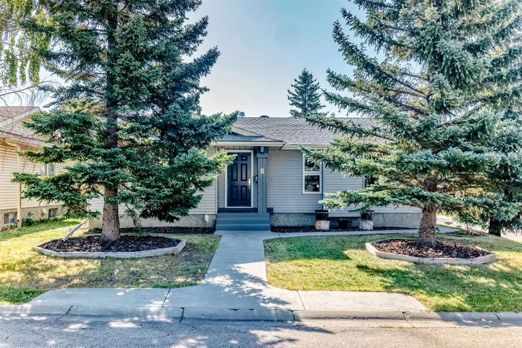 8 Abadan Crescent NE