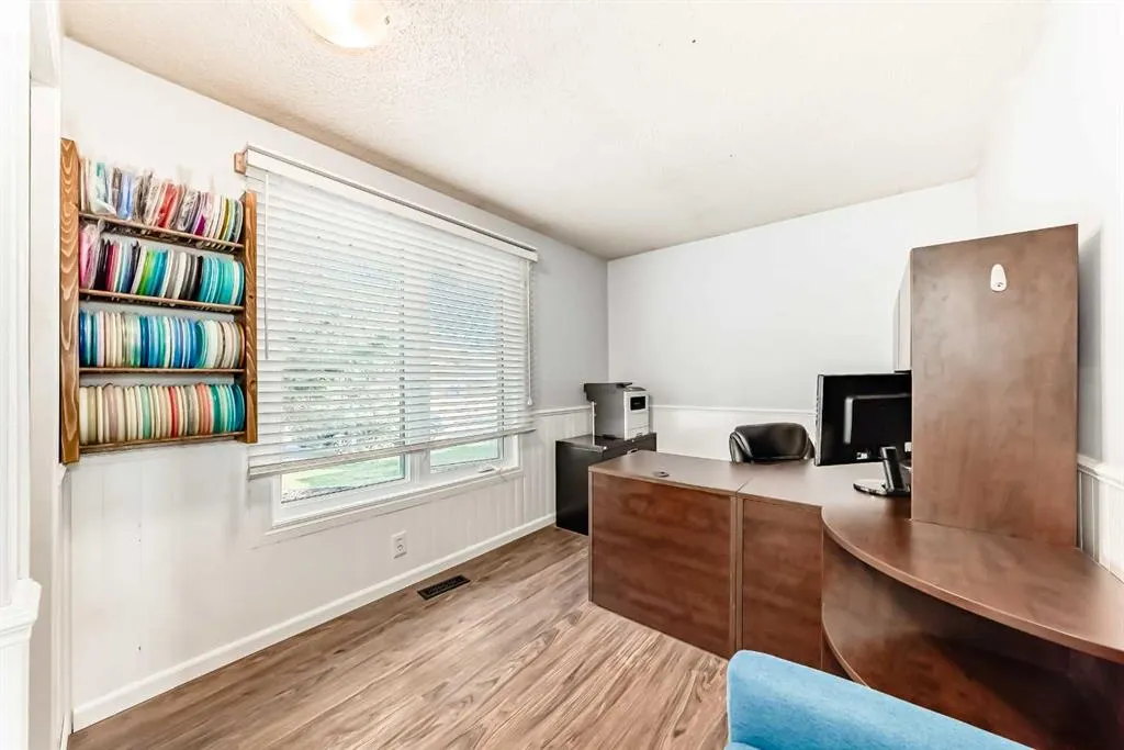 8 Abadan Crescent NE