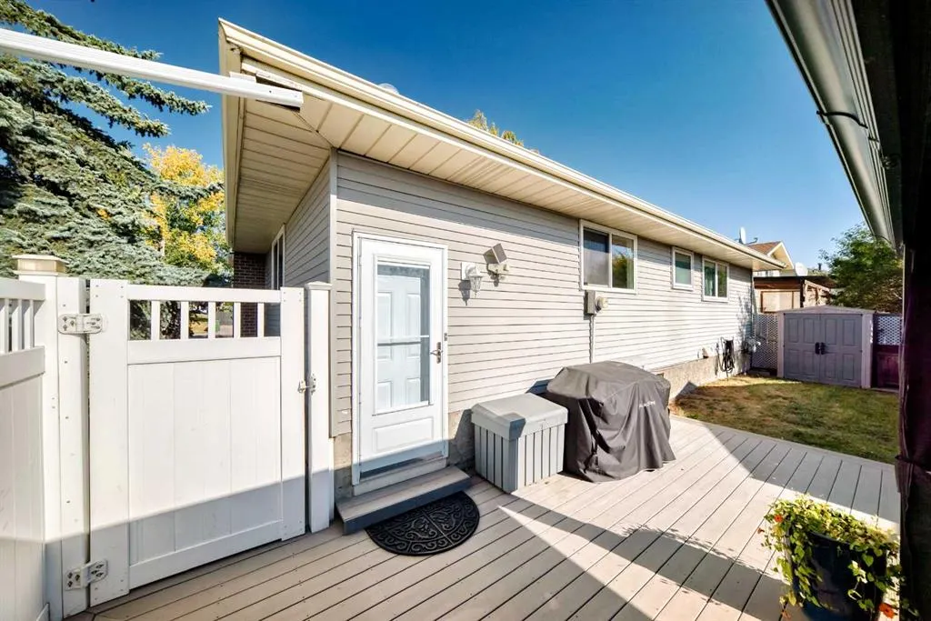 8 Abadan Crescent NE