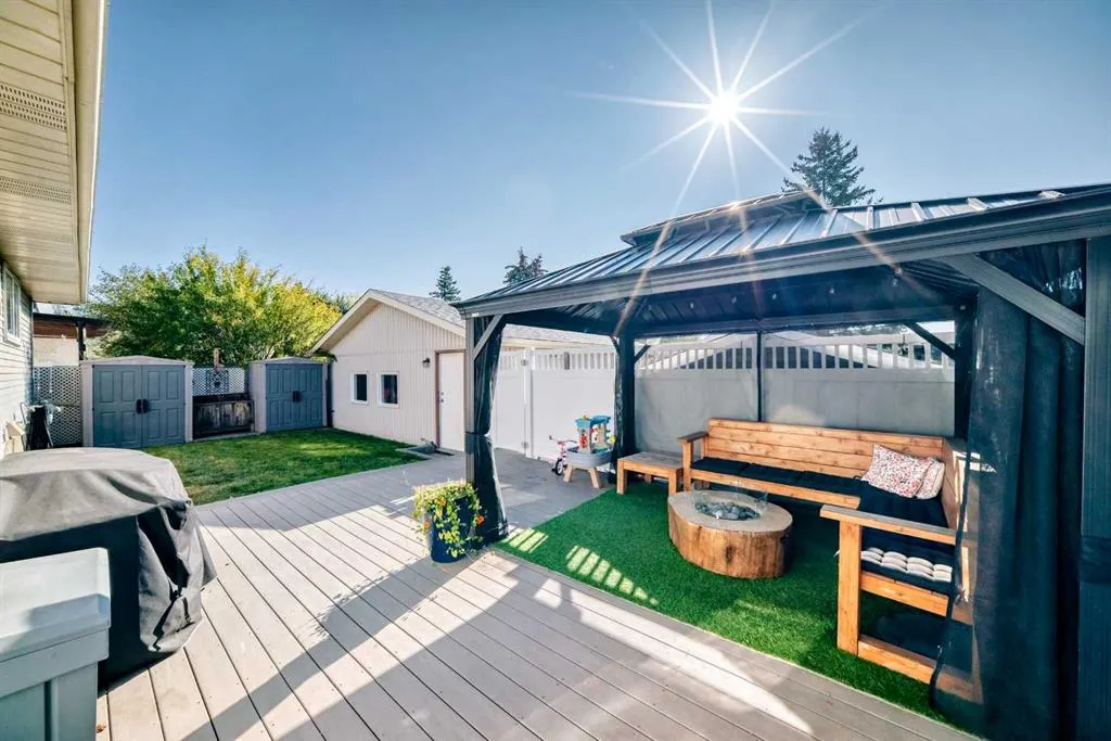 8 Abadan Crescent NE