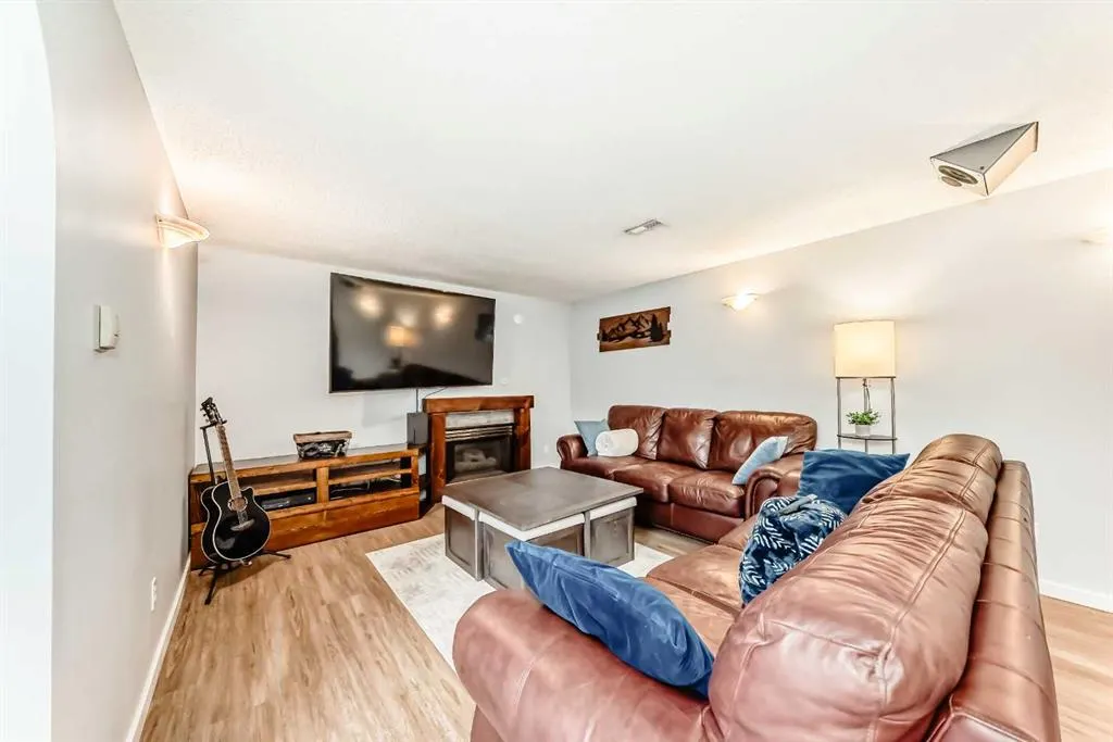 8 Abadan Crescent NE