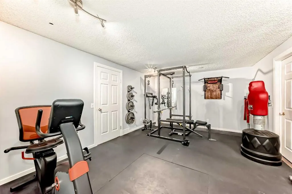 8 Abadan Crescent NE