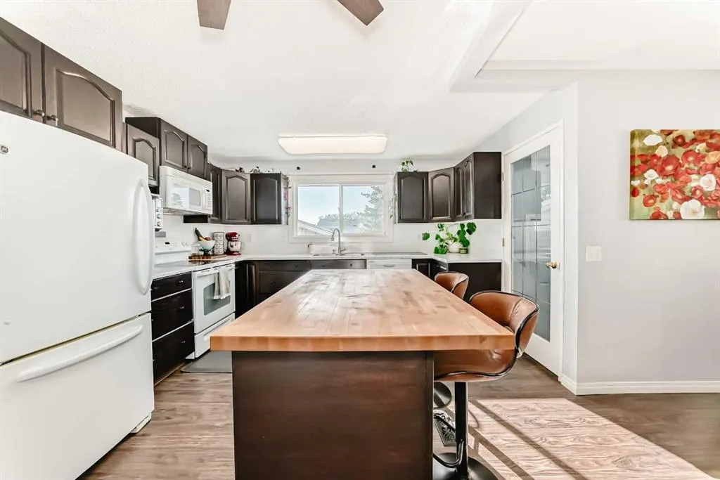 8 Abadan Crescent NE