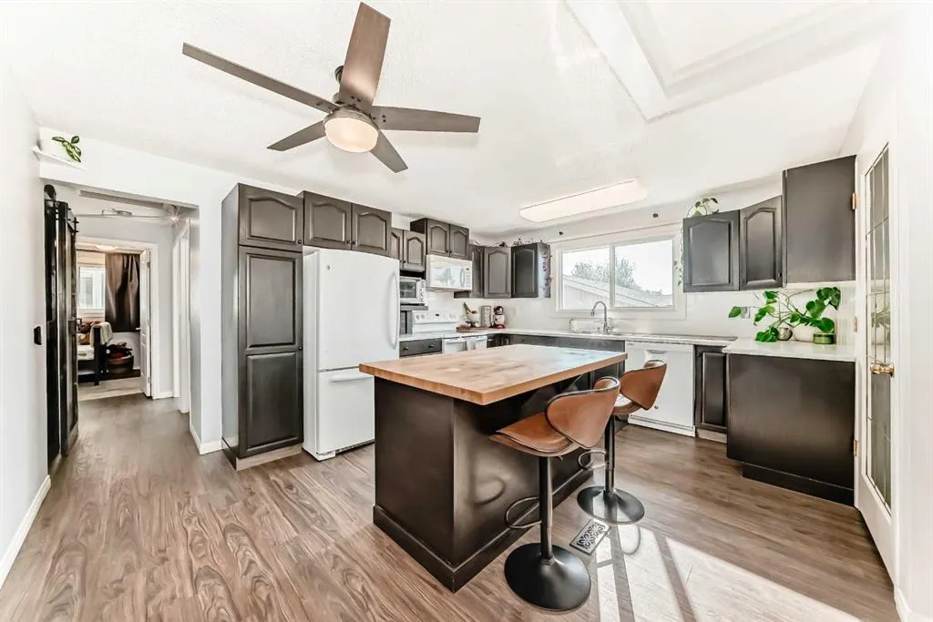 8 Abadan Crescent NE