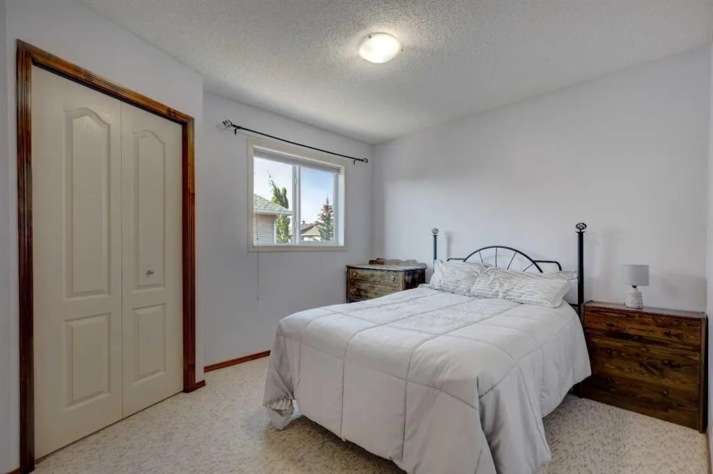 78 Cougarstone Close SW