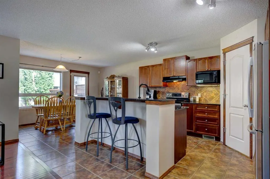 78 Cougarstone Close SW