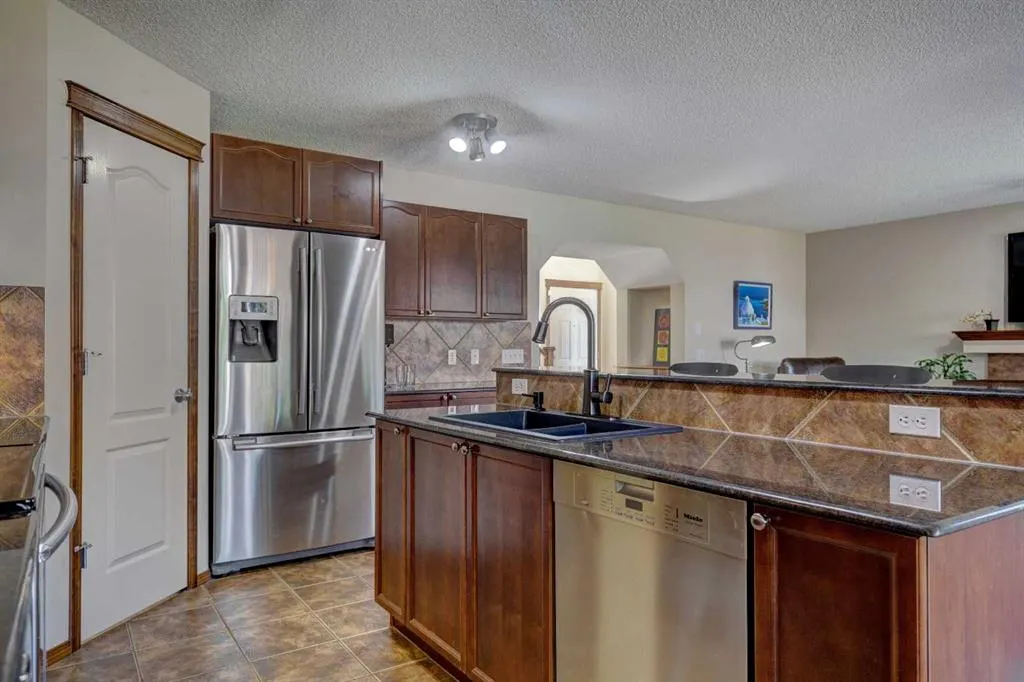 78 Cougarstone Close SW
