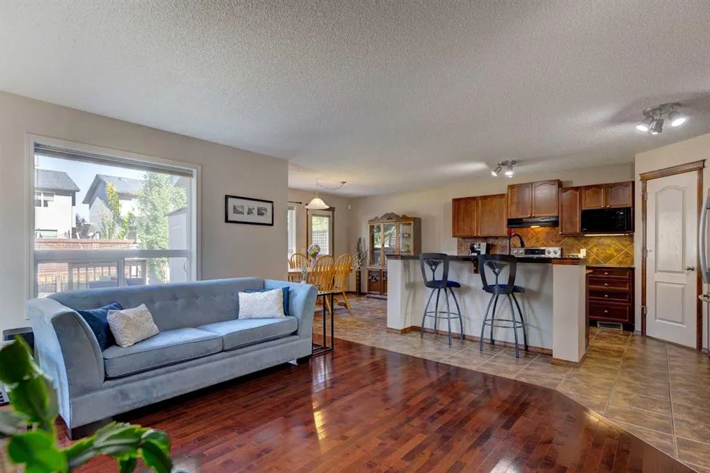 78 Cougarstone Close SW