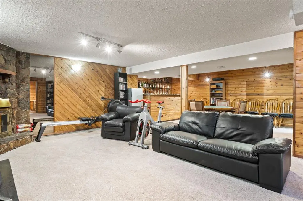 7 Erin Park Bay SE