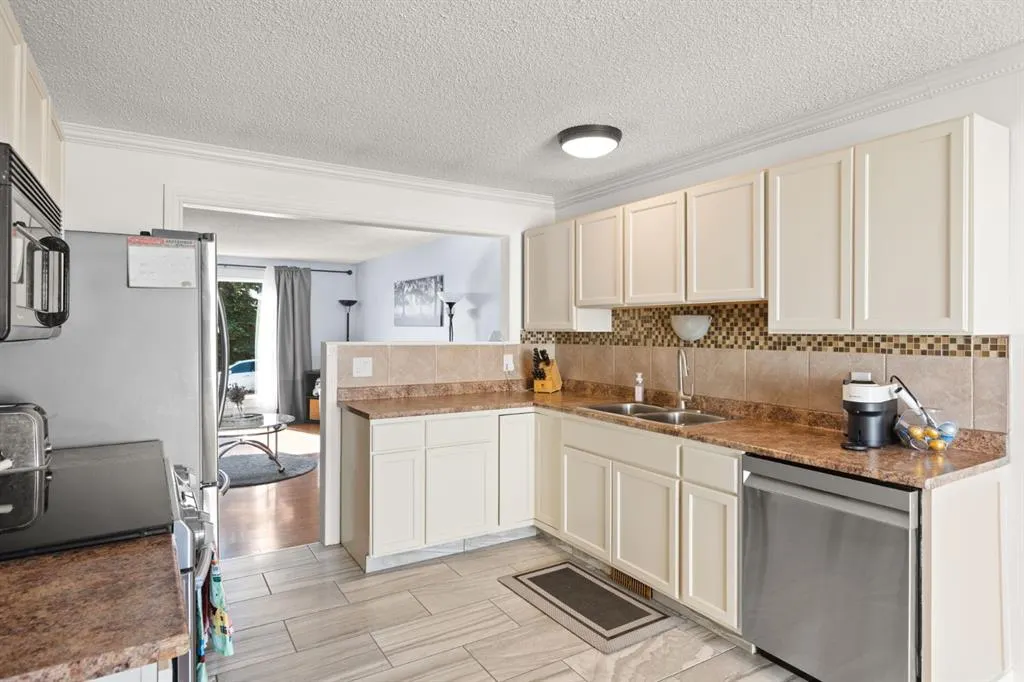 7 Erin Park Bay SE