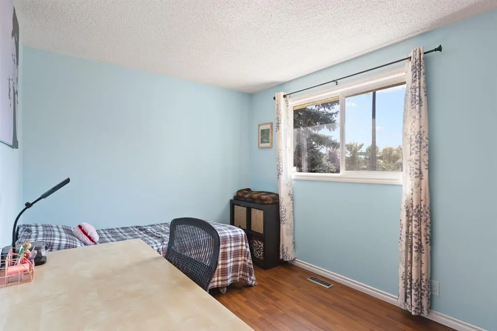 7 Erin Park Bay SE