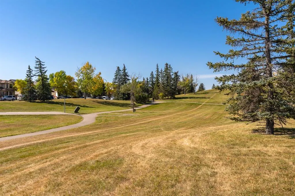 7 Erin Park Bay SE