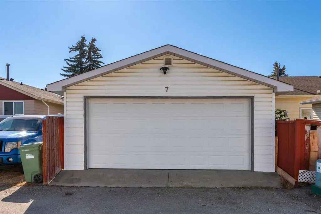 7 Erin Park Bay SE