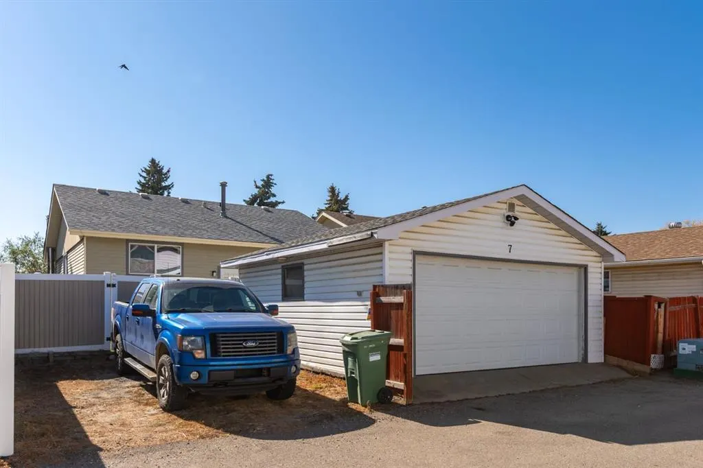 7 Erin Park Bay SE