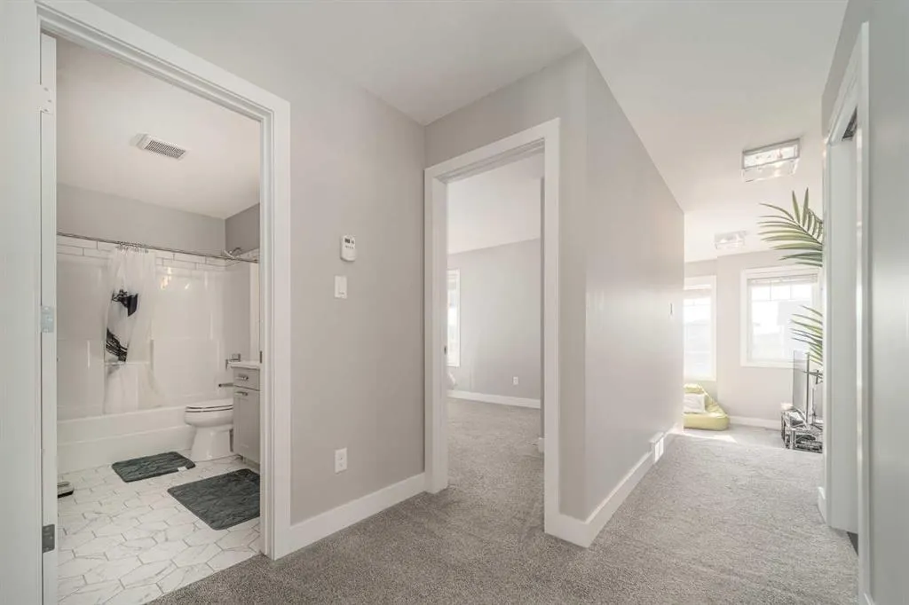 649 Aquitania Boulevard W