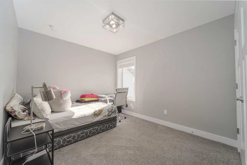 649 Aquitania Boulevard W