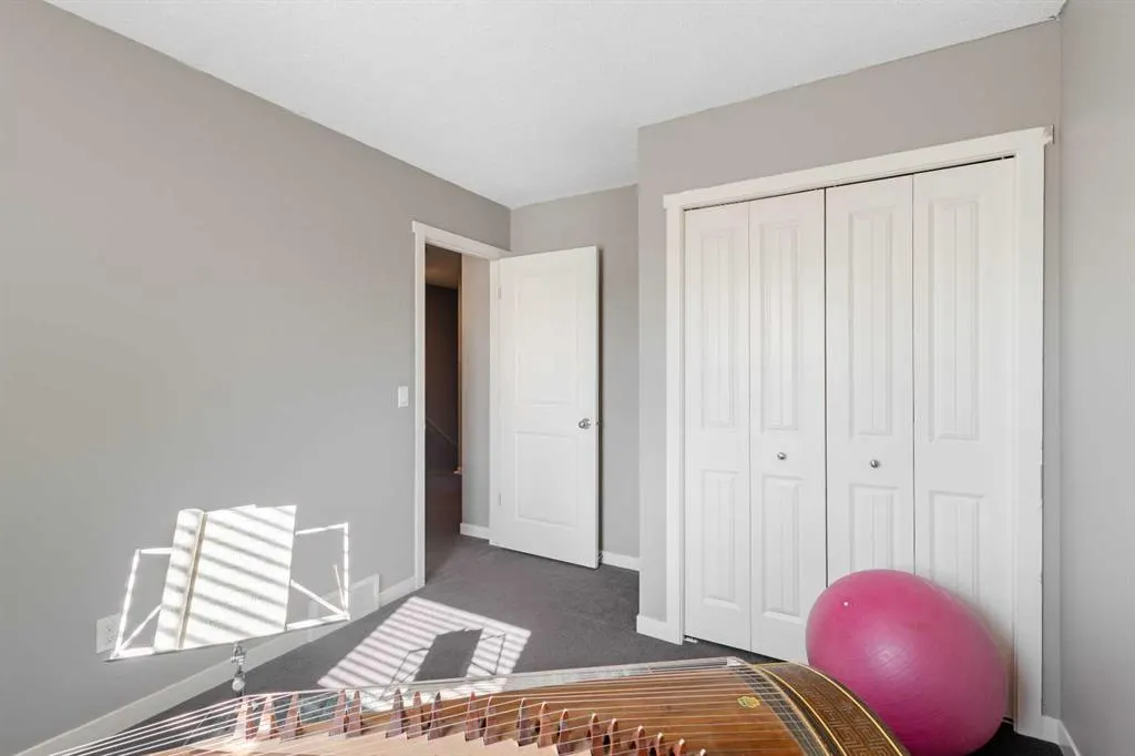 11 Copperpond Landing SE