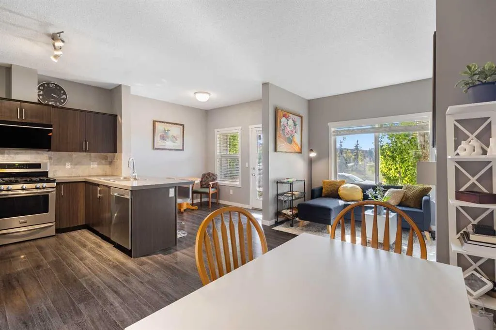 11 Copperpond Landing SE