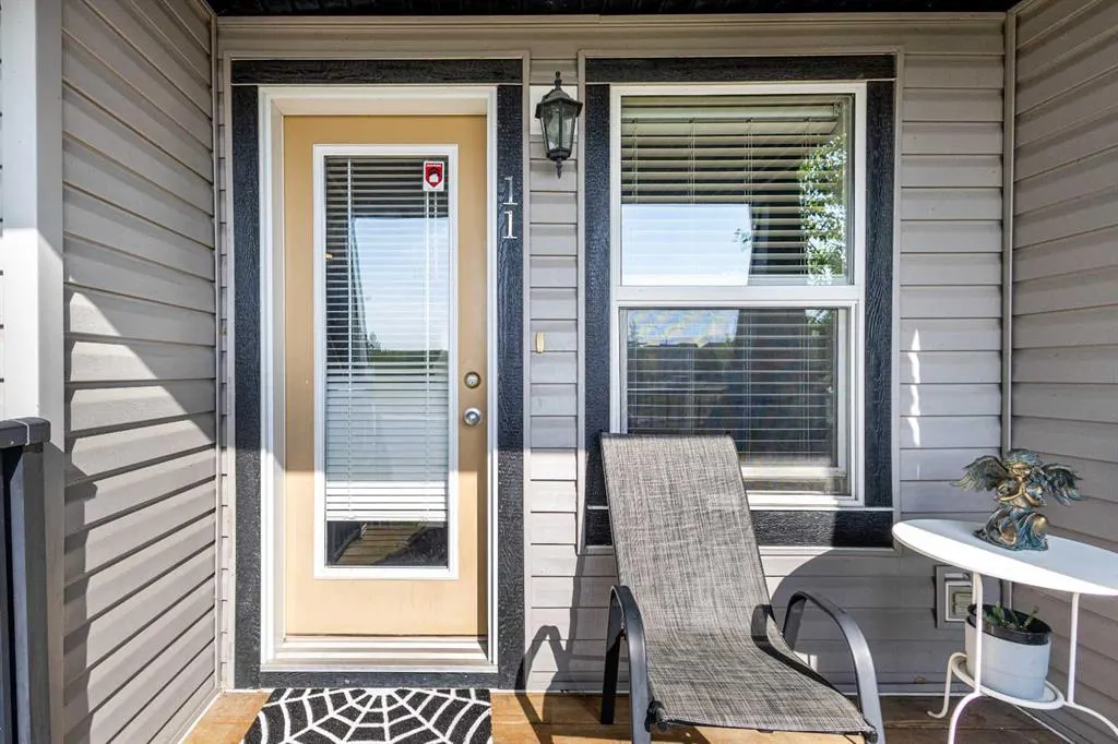 11 Copperpond Landing SE