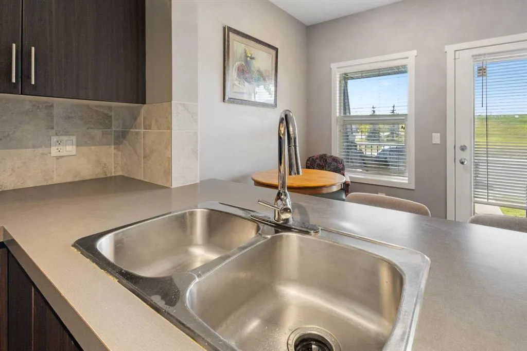 11 Copperpond Landing SE