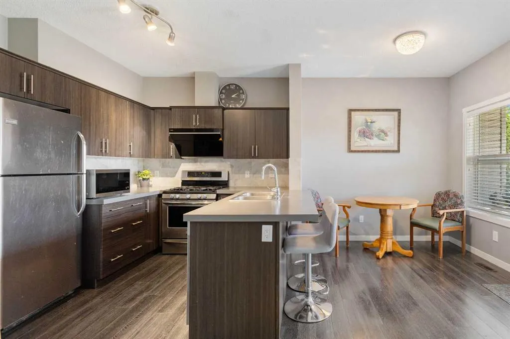 11 Copperpond Landing SE