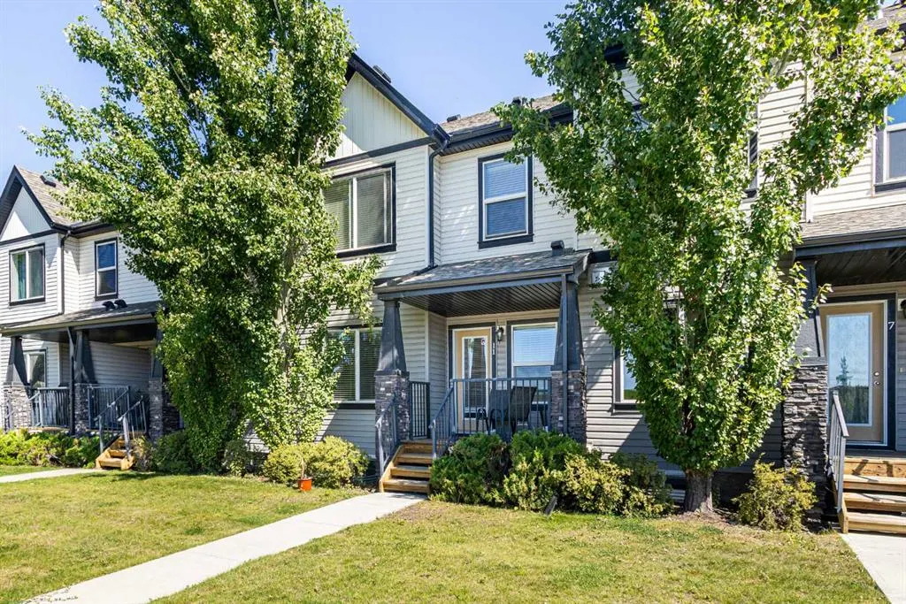 11 Copperpond Landing SE