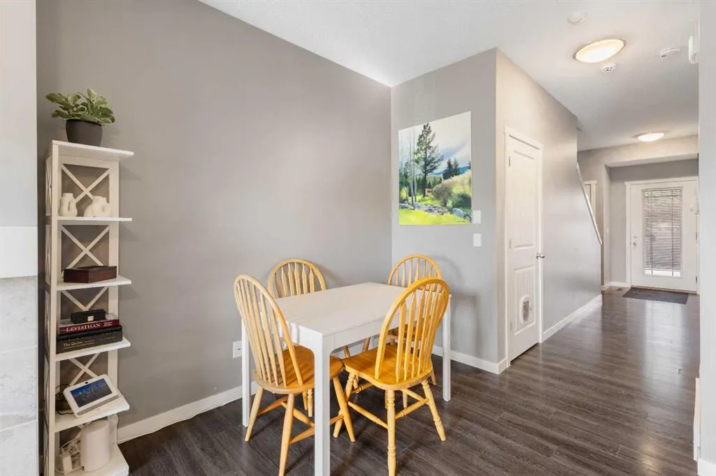 11 Copperpond Landing SE
