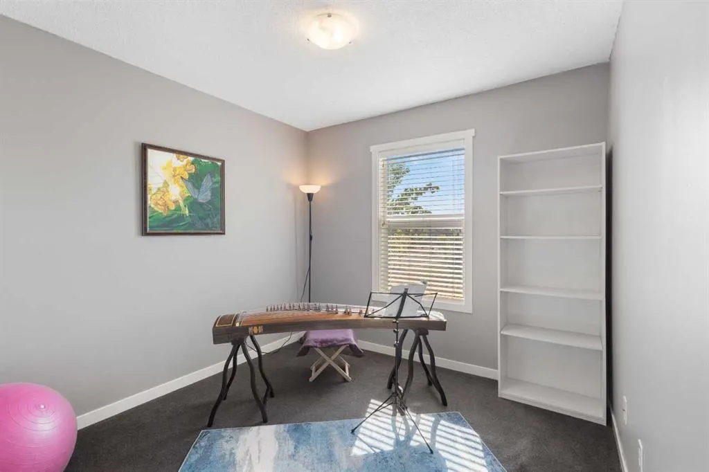 11 Copperpond Landing SE
