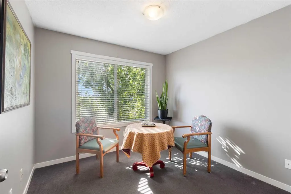 11 Copperpond Landing SE