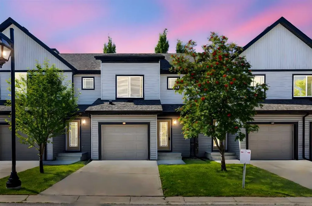 11 Copperpond Landing SE