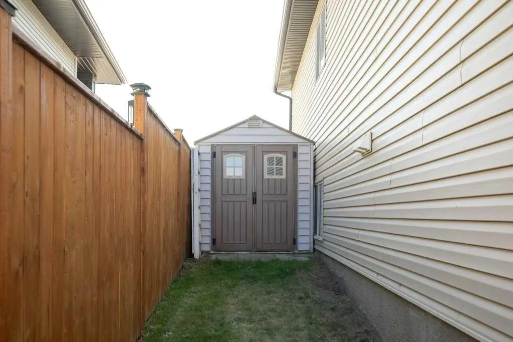 18 Aurora Heights Boulevard
